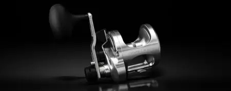 KOŁOWROTEK Z HAMULCEM DŹWIGNIOWYM CAVALLA - Kołowrotek Okuma Cavalla z hamulcem dźwigniowym - ramka i płyty boczne z aluminium 6061-T6 - system hamulcowy z węglika z smarem hamulcowym Cal'a - włącznik/wyłącznik przynęty dla wszystkich modeli z hamulcem dźwigniowym